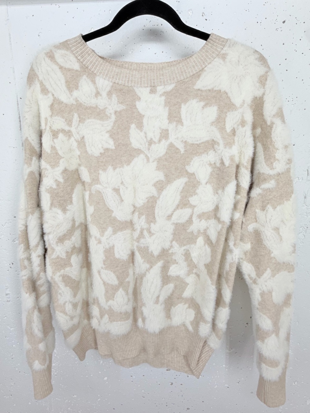 Gemma + Jane Large Beige and White Floral Jacquard Crewneck Sweater